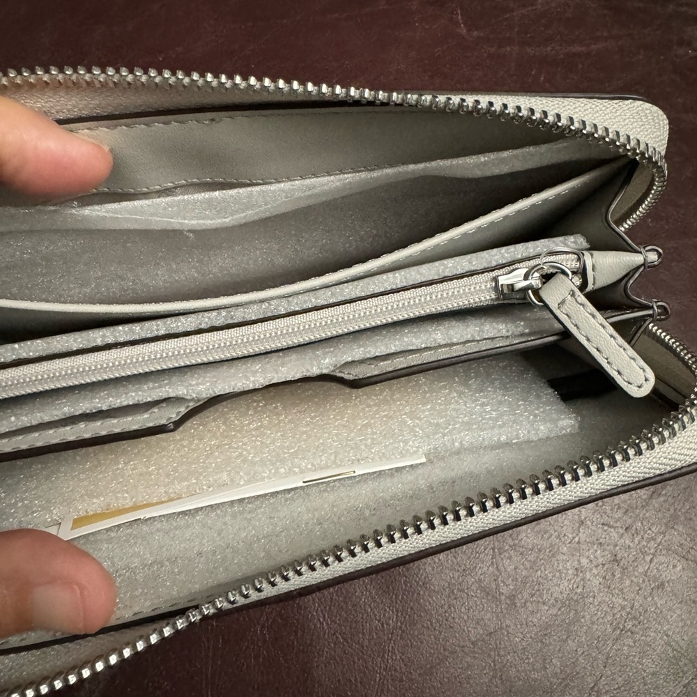 Michael Kors wallet - Picture 4 of 7